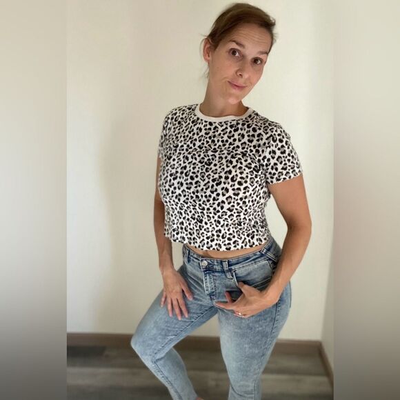 H&M Divided Crop Top Leopard Print Stretchy Flattering Tee - Picture 1 of 9